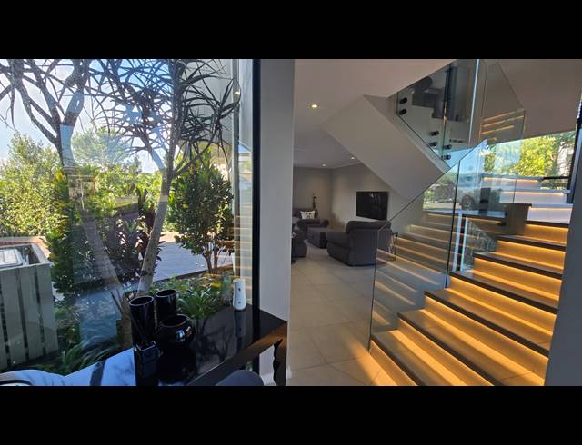 4 BEDROOM FREESTANDING TO LET IN PALM LAKES ESTATE